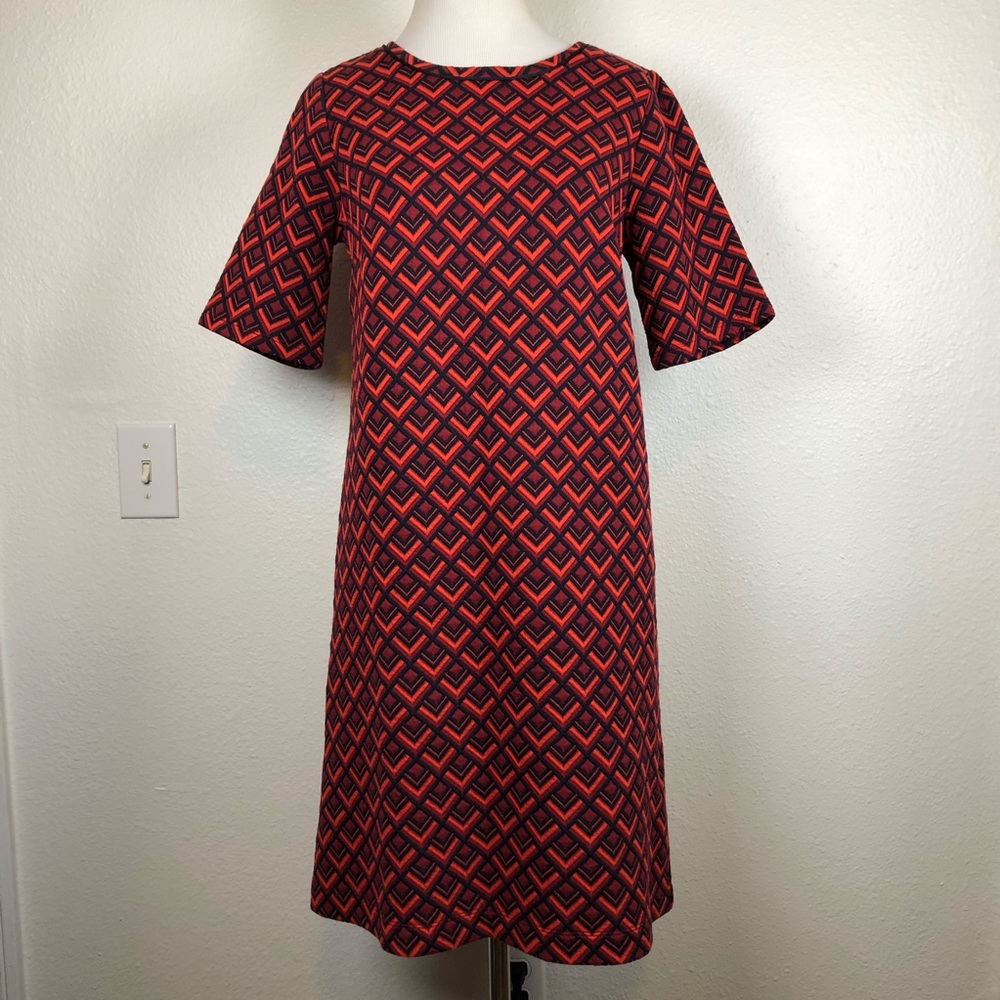 LOFT red black geometric shift dress small